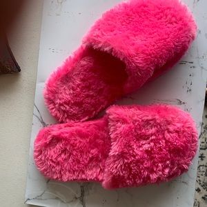 Ladies slippers